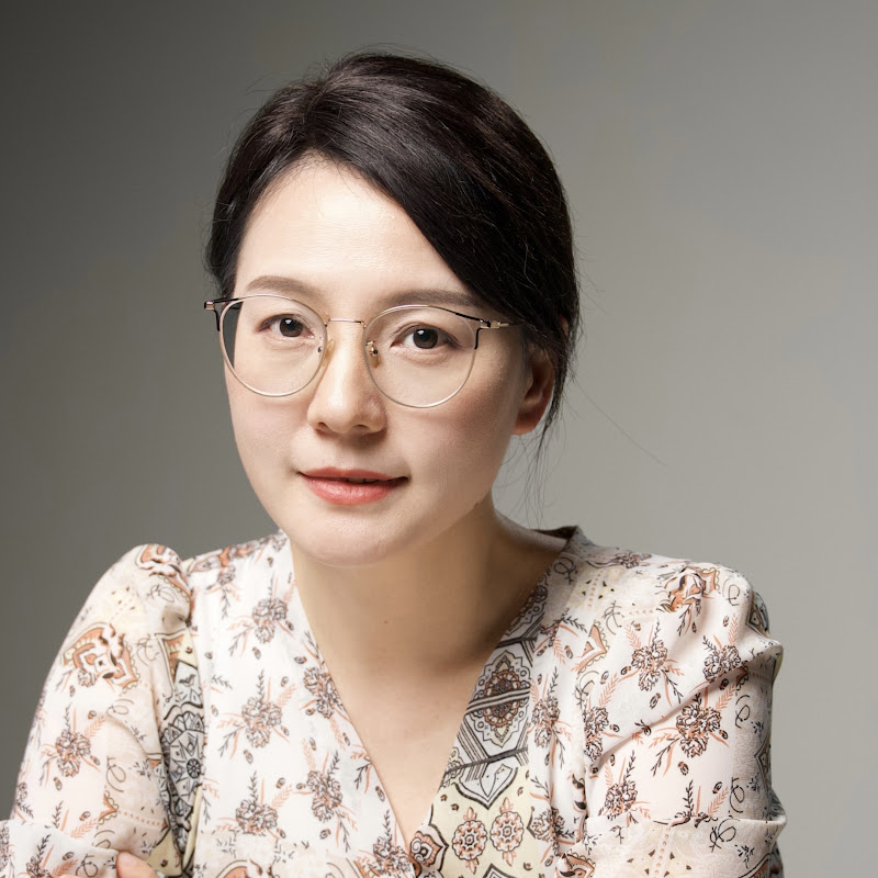 薇羽看世間 Logo