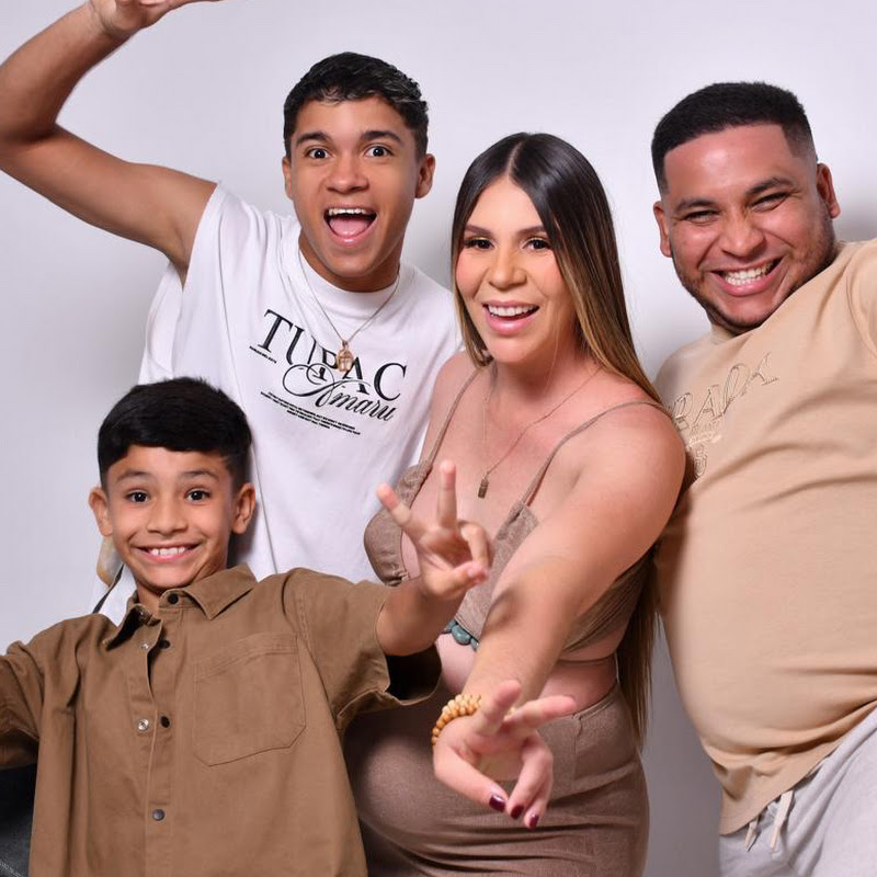 Thiago y su Familia 