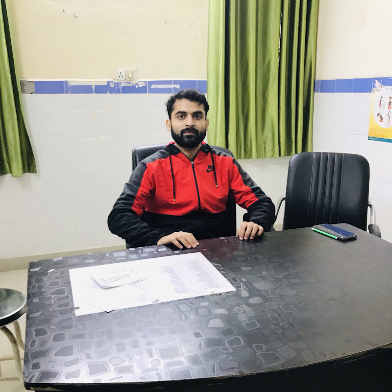 Dr KARTIKEYA VASHISTHA, Physician