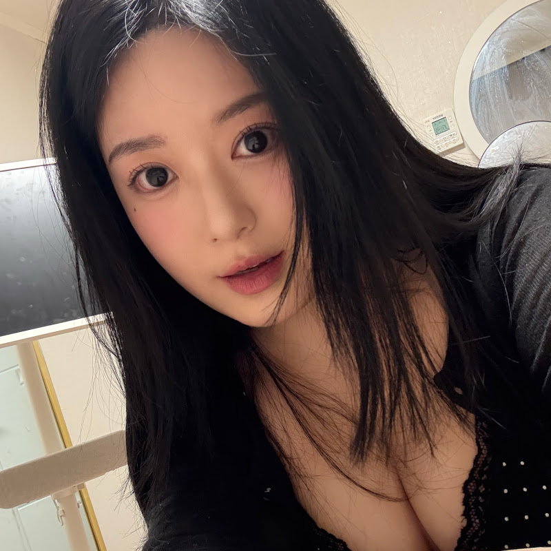 지구한입🌏 JISOO BITES