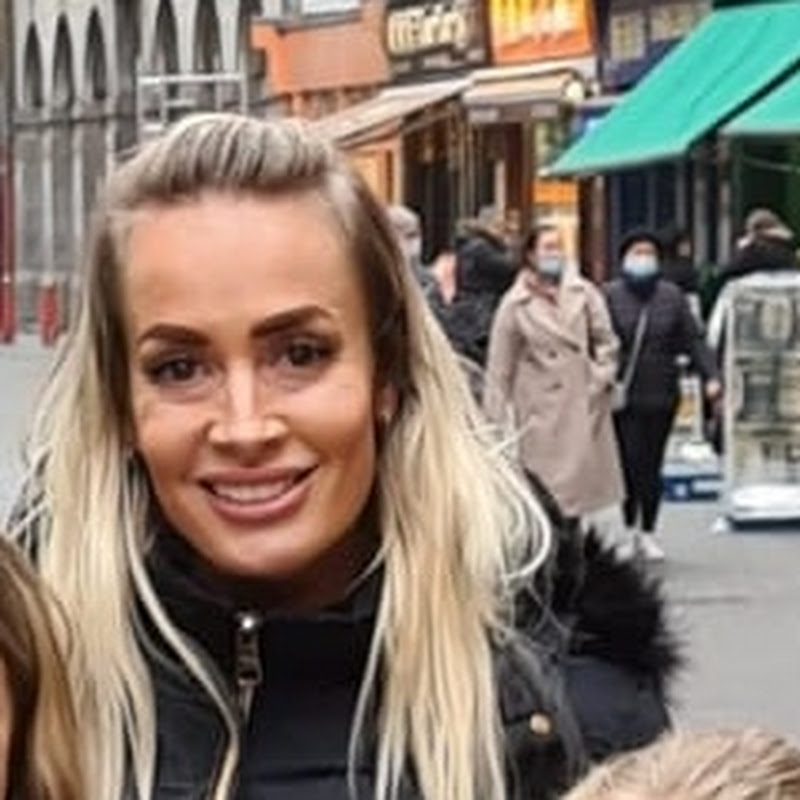 Ria Suzanne 