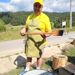 Savoare la MAXim net worth