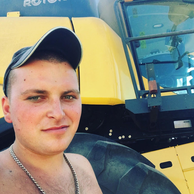 Молодий Фермер Logo