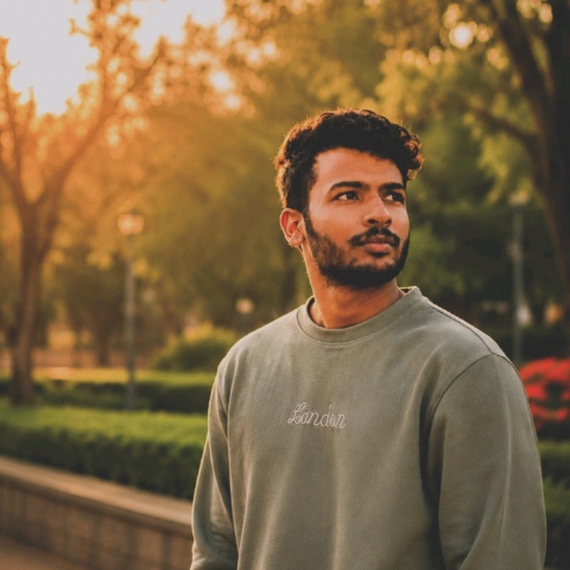 Abhi | Travel & Vlogs 🏍️ profile avatar