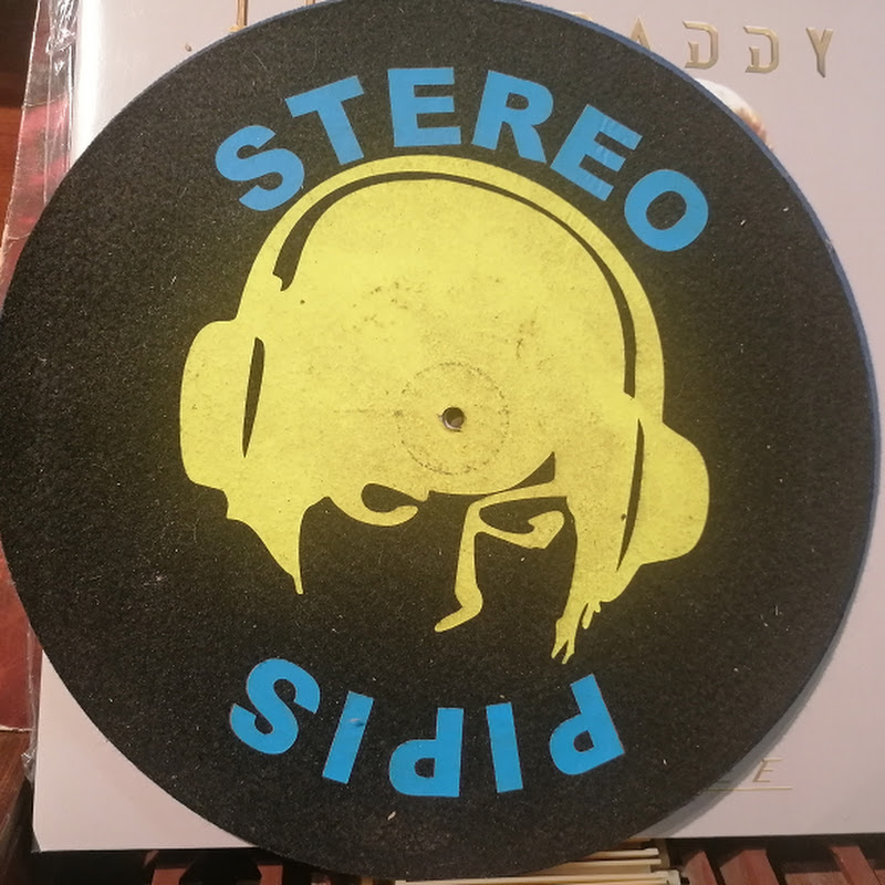 Pipis Stereo