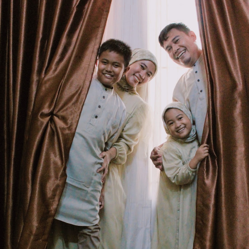 El Hakim Fam