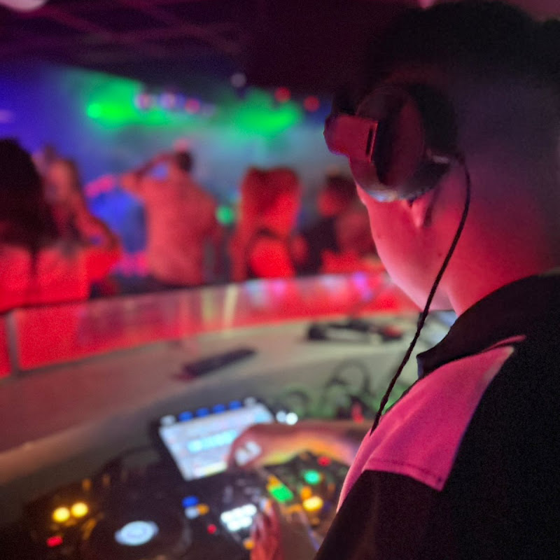 DJ CHINONP