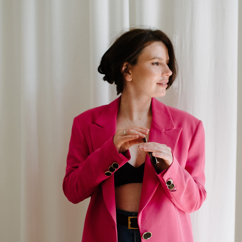 Ruslana Antonova (Руслана Антонова) Logo