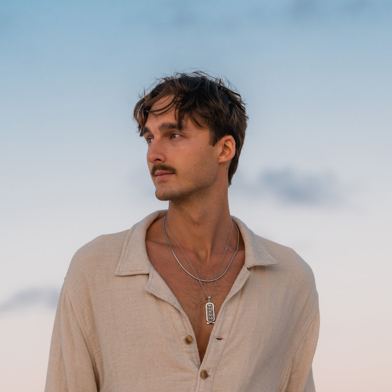 @DJI RS4 Mini + Tracking Module = Extra smooth, complex shots