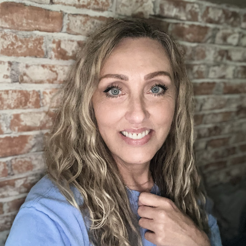 Lisa J Hill