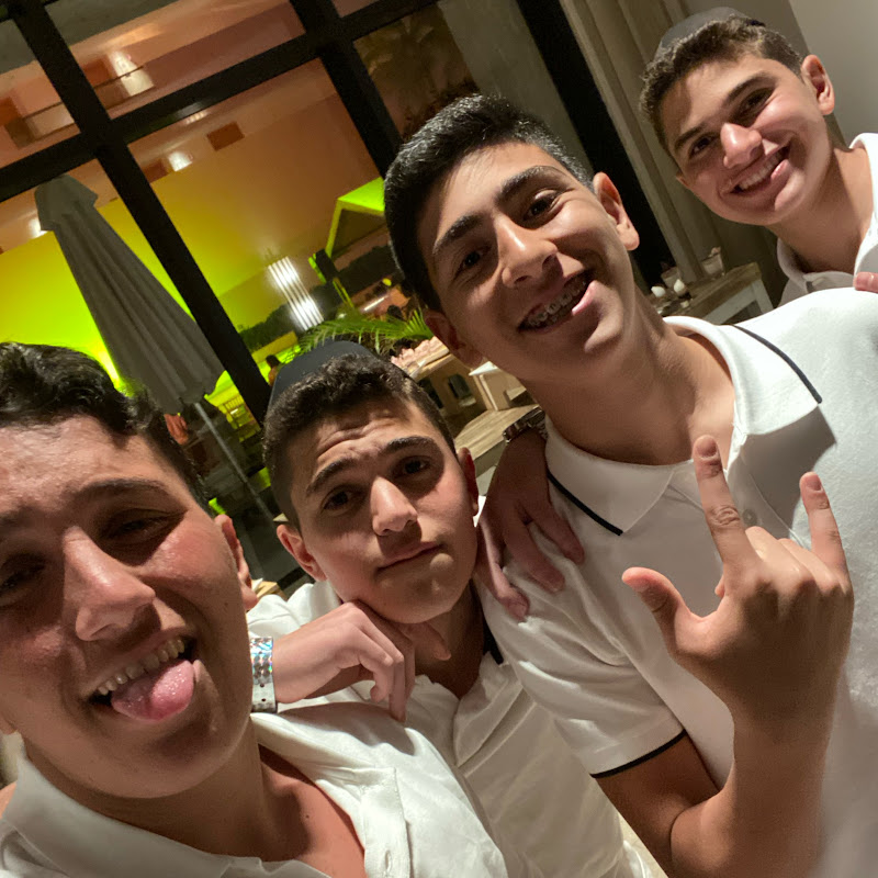The bro yo dudes