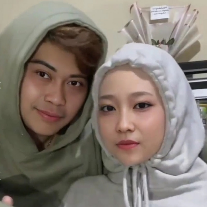 Hire Dwi W — Couple & Relationship Vlogs YouTube creator for sponsorships