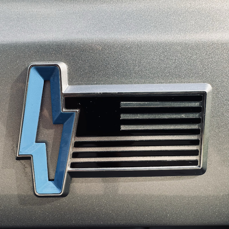 Machines & More Logo