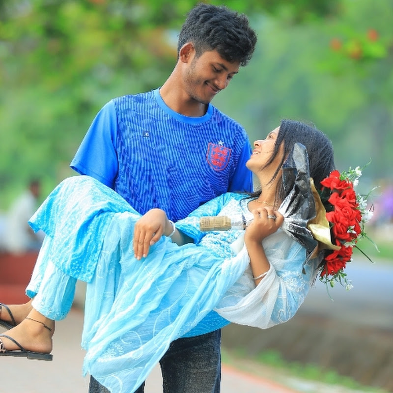 Black and White Couple Vlogs