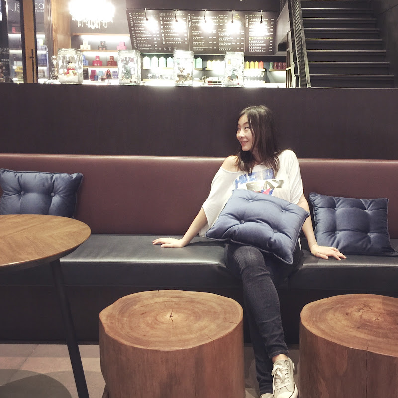 涼涼 劉書薇 Logo