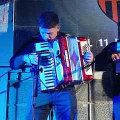 Diego Luna y su conjunto 