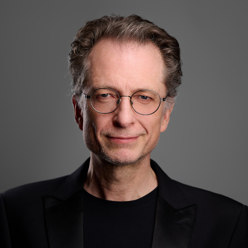 Gavin Greenaway - Topic