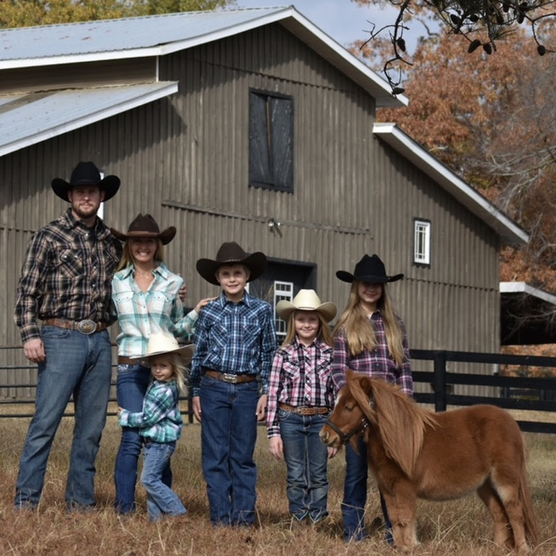 Robyn On The Farm Logo