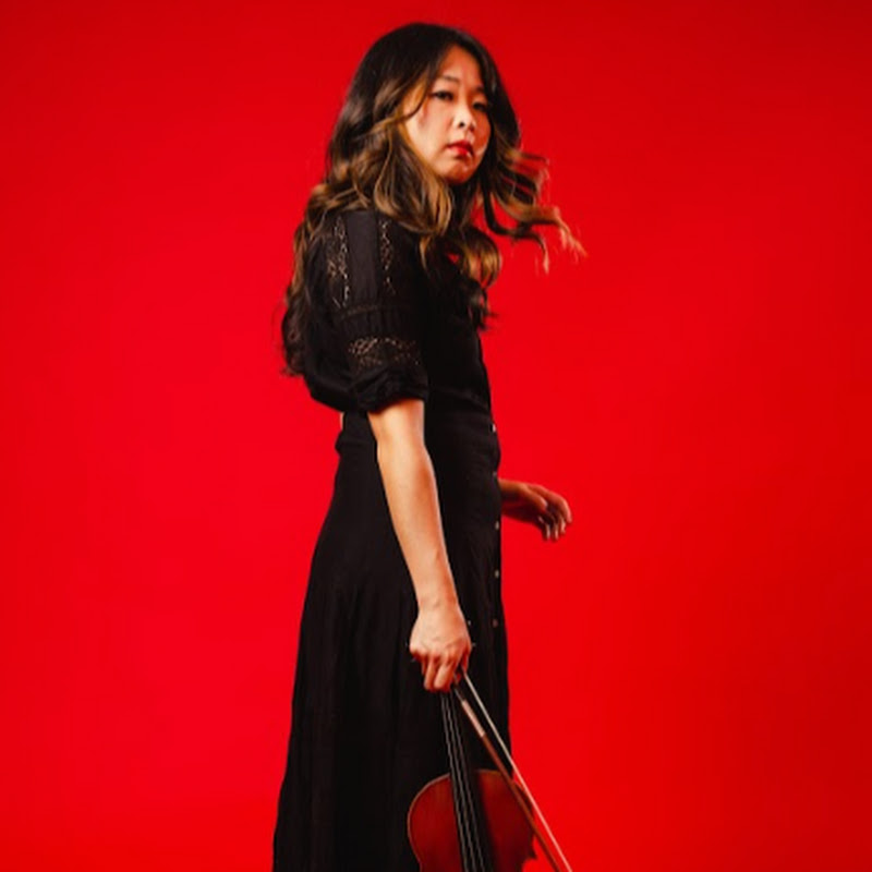 grace plays violin