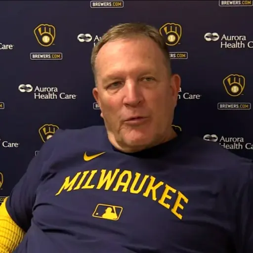 Pat Murphy criticó al equipo de Yankees de 2023 durante la celebración del título de Milwaukee junto al ex-Yankee Jake Bauers. El momento se volvió viral.