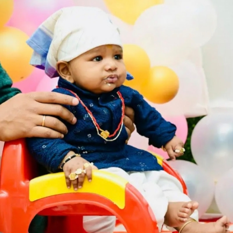 Laddoo Gopal food vlogs