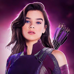 Hailee Steinfeld Martini
