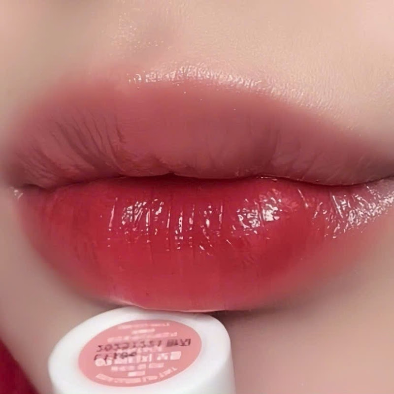 Ở đây có bán son đẹp nè