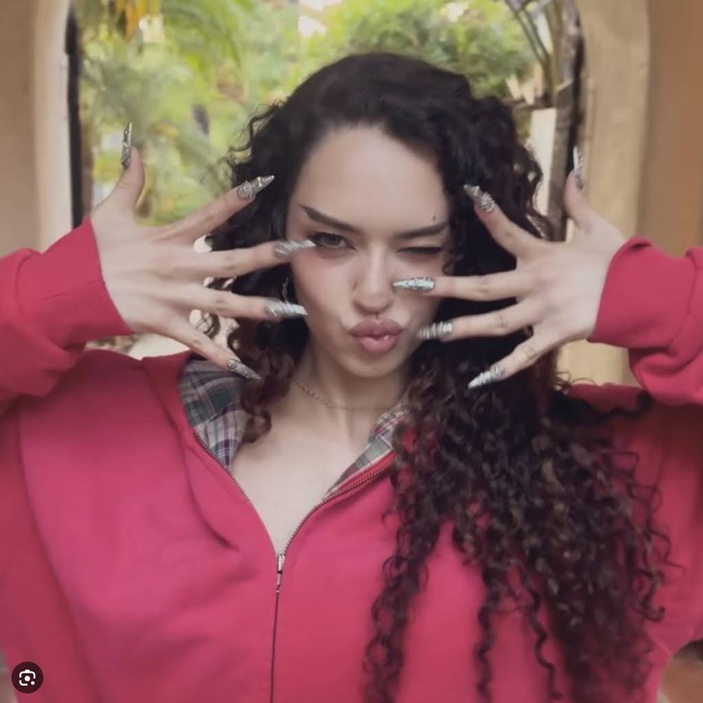 Post from 𝓓𝓪𝓲𝓼𝔂 ♡ - YouTube