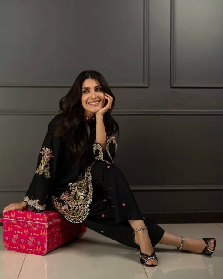 ayeza khan black dress Do you like this beautiful  Ayeza Khan black Outfit , To Order  +923325039822 WhatsApp , #idealboutique #ayezakhan #kanwalmalik #dress  #pakistanifashion