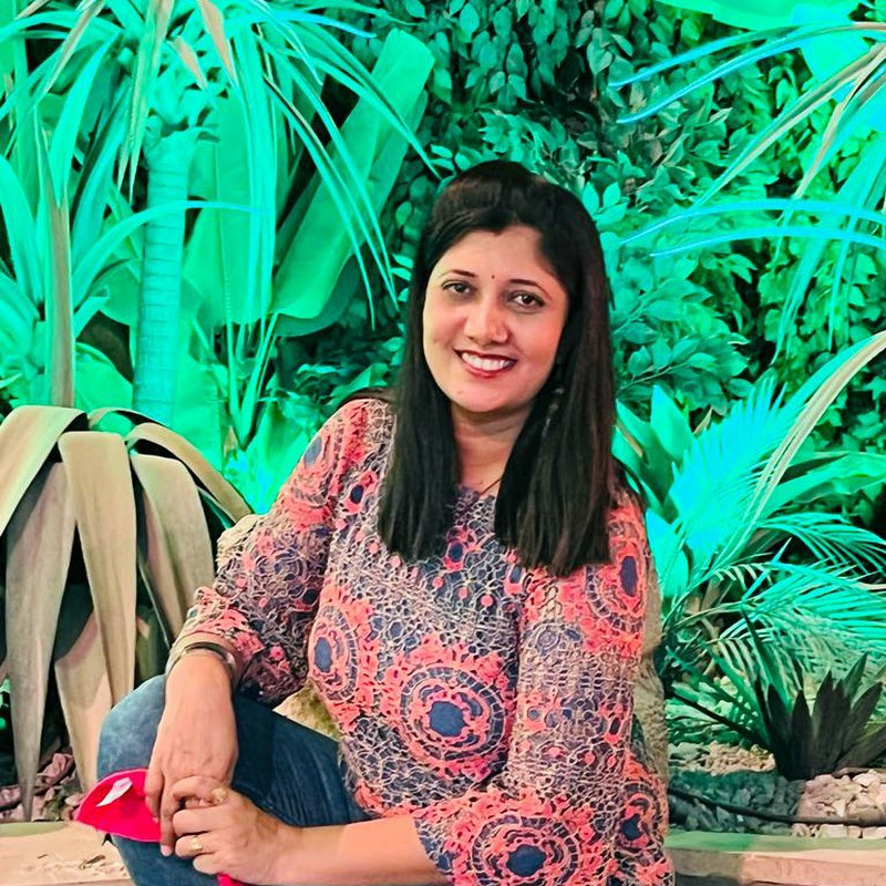 ExploreWithSonali - Life in Saudi Arabia  channel avatar