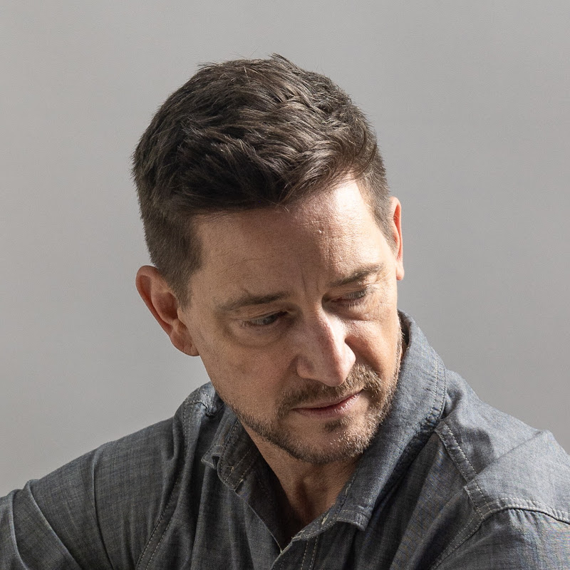 Kev Thompson - Topic