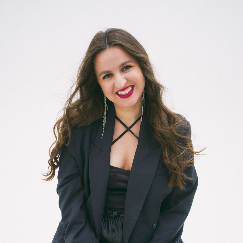 Вика Цуркан Вокальный Коуч  Logo