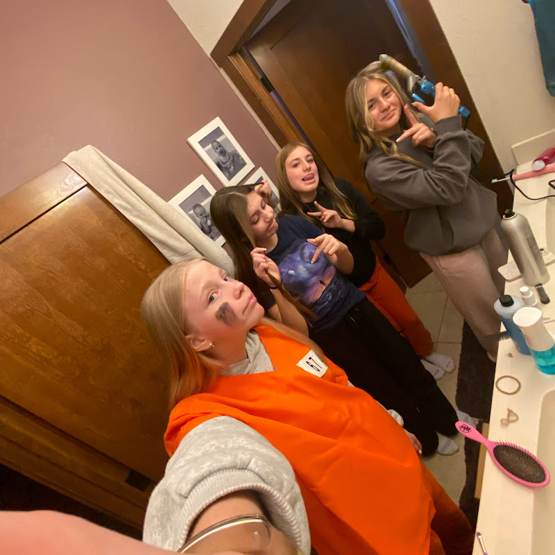 𝐥𝐚𝐮𝐫𝐞𝐥𝐲𝐧