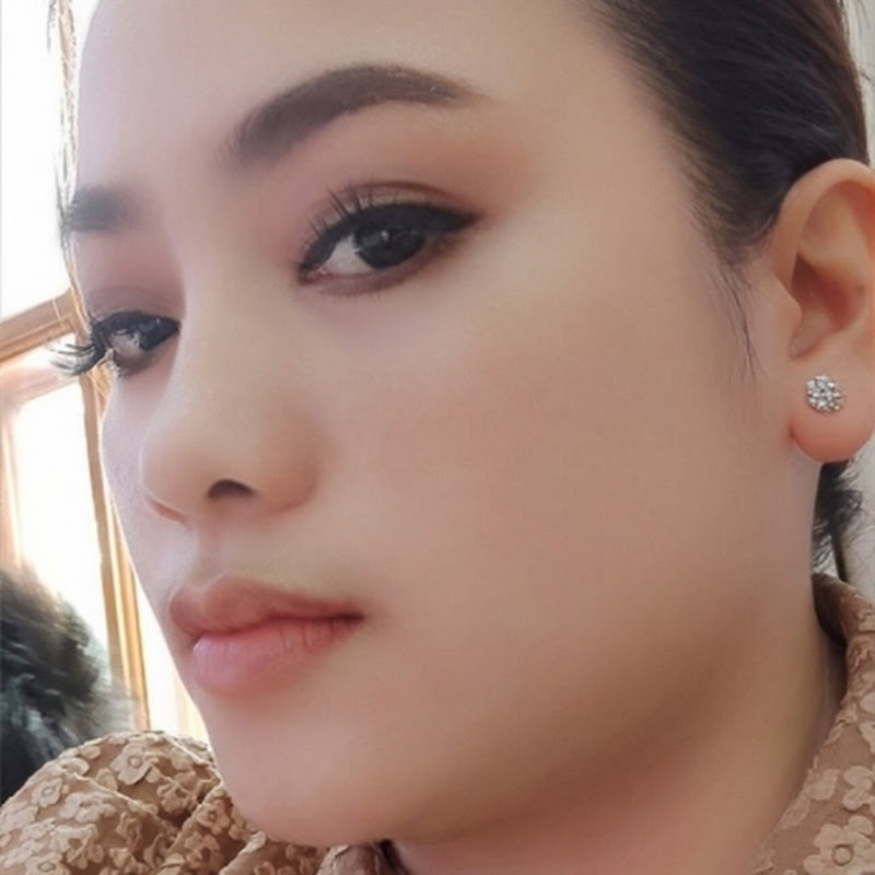 Mharie Amarado ( It's Mharie) 