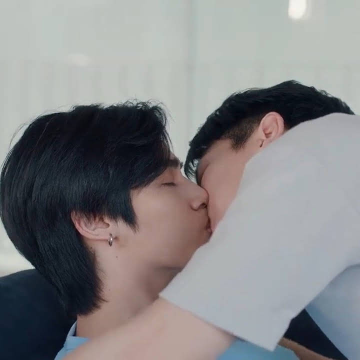 『KISS』 YouTube
