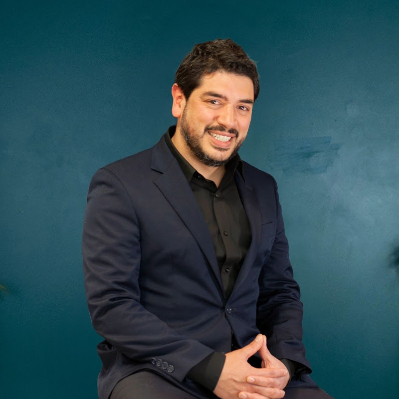 Santi Vela