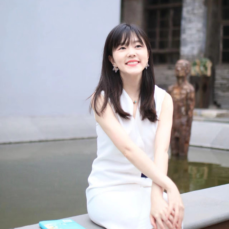 張小珺 Xiaojùn
