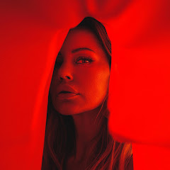 Deborah De Luca - Topic