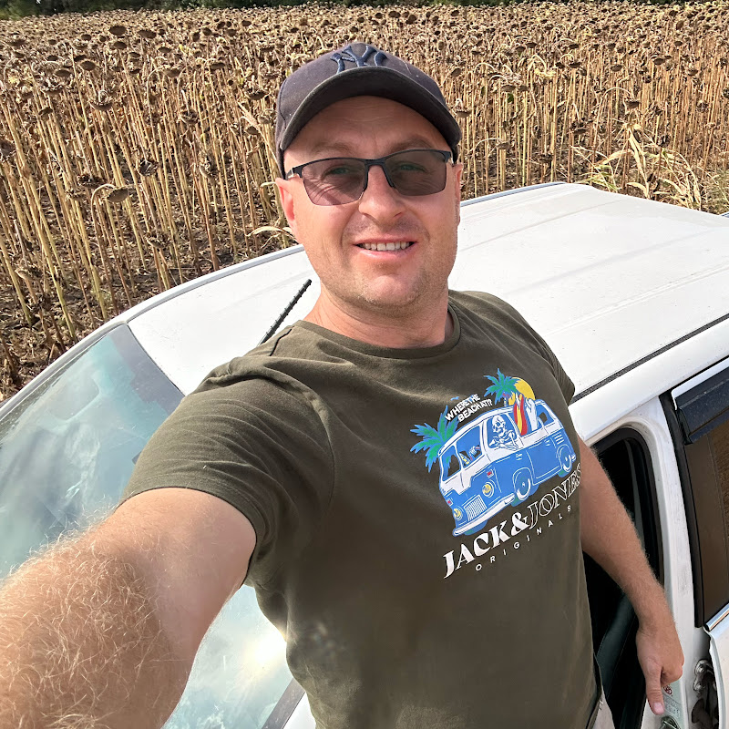 Офіс фермера Do You Farm Logo