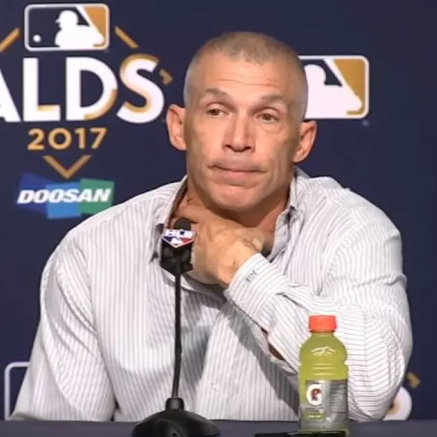 Joe Girardi cuestiona los fundamentos y la responsabilidad de los jugadores de Yankees después de la eliminación