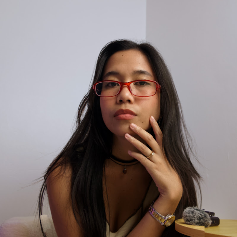 With Dee profile image