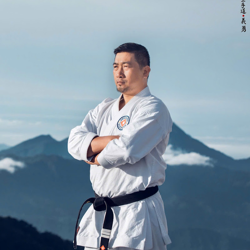 Loi Tran karate