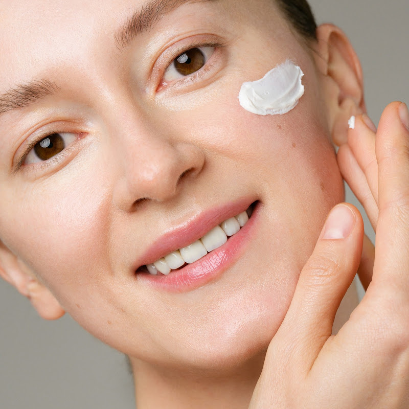 Van Den Broek Life Logo