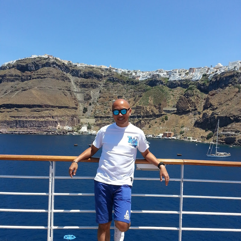 Travel with Magician 魔術師帶你嘆世界 Logo