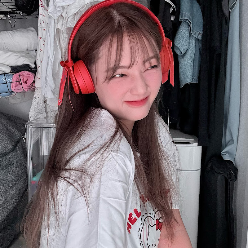 LIYING LIU 劉力穎  YouTube 頻道頭像
