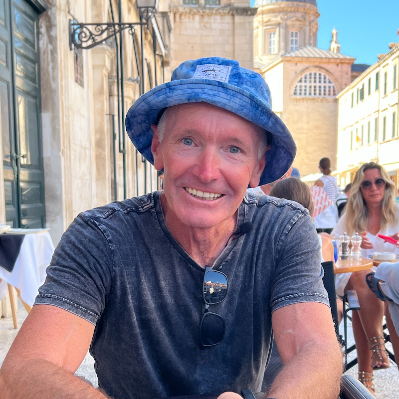 Expat Lifestyle with Badds channel avatar