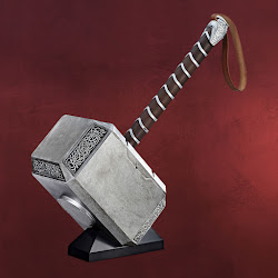 Thor: Hammer Mjölnir-Replik mit Licht und Sound - YouTube