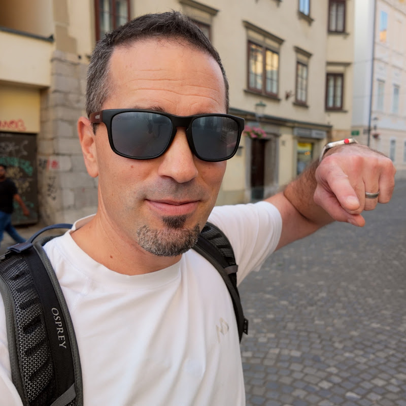 Rok Goes Around Logo