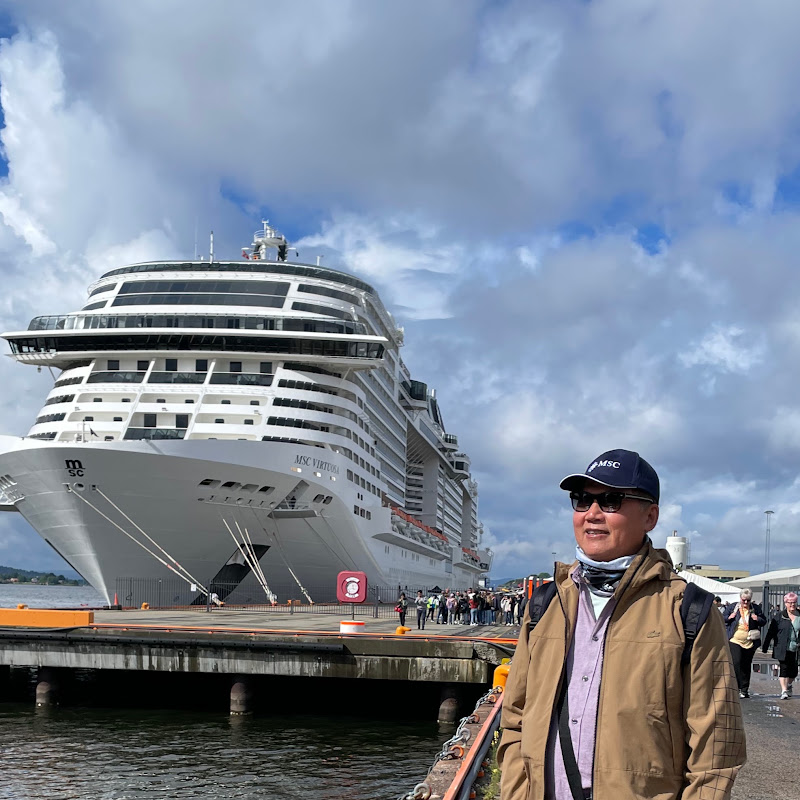 UK Moe Travels The World (ခရီးသည်မိုး)