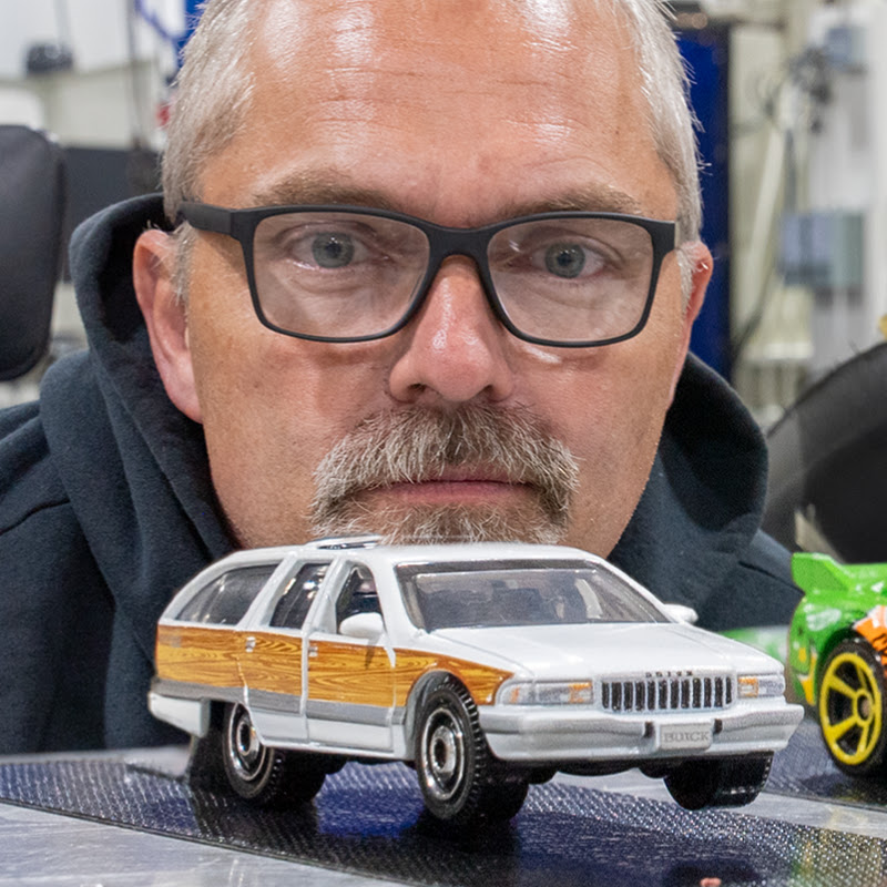 Steve Morris Engines Logo